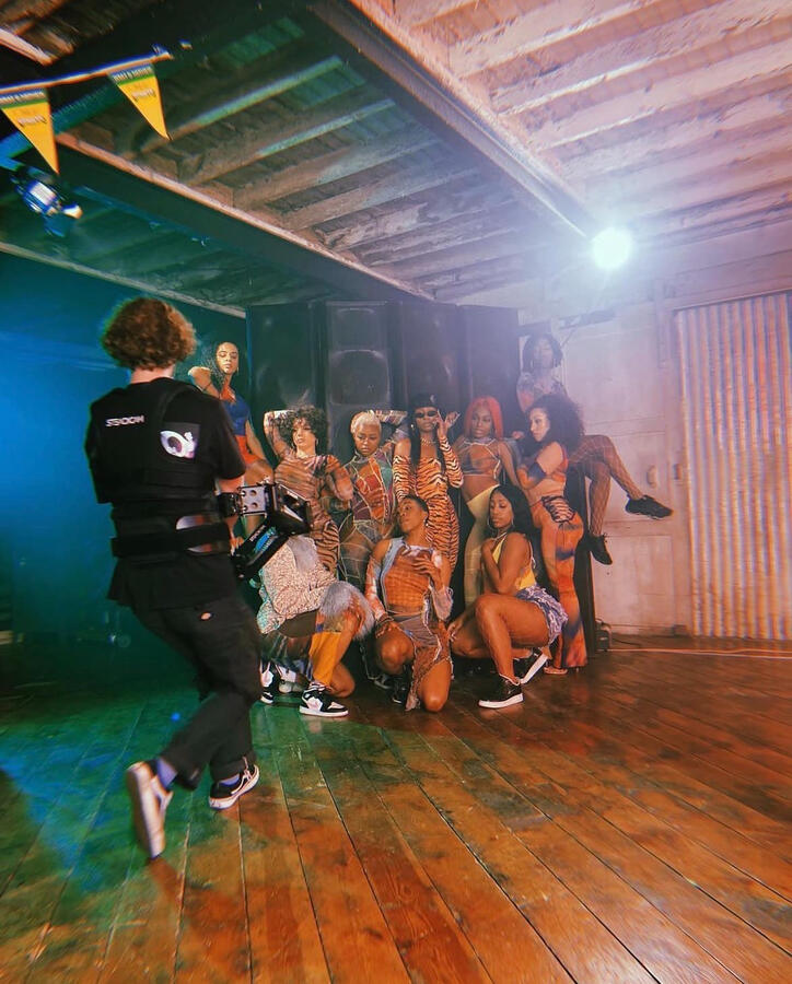 Mr Eazi x Dreskull ft Popcaan - 'Sekkle n Bop' Music Video Mr Eazi x Dreskull ft Popcaan - 'Sekkle n Bop' Music Video